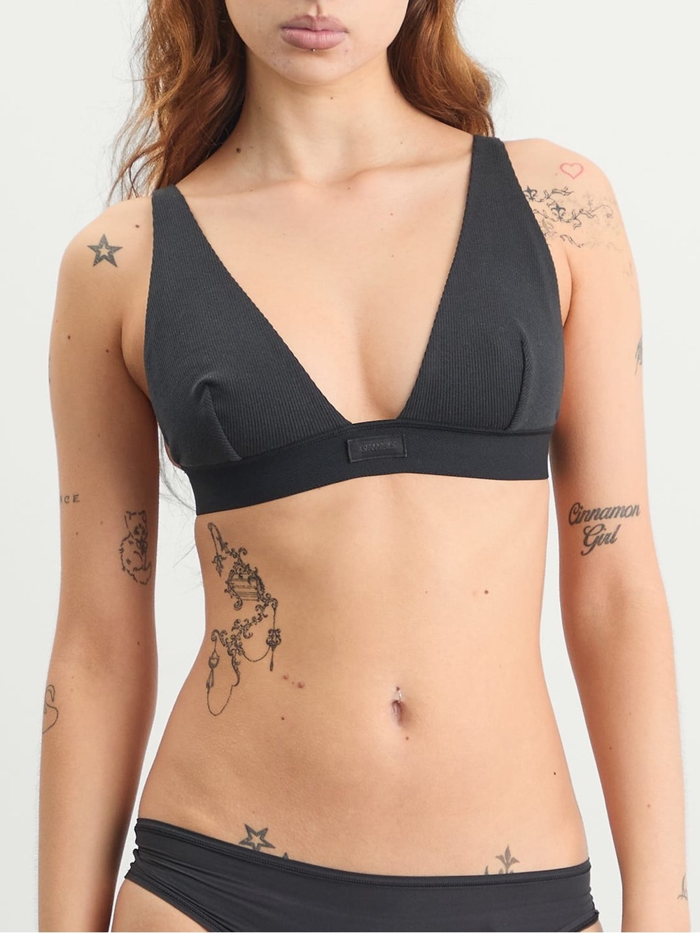 SKIMS / COTTON RIB PLUNGE BRALETTE
Soot